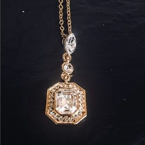 NWT Carol Lee Pendant Necklace